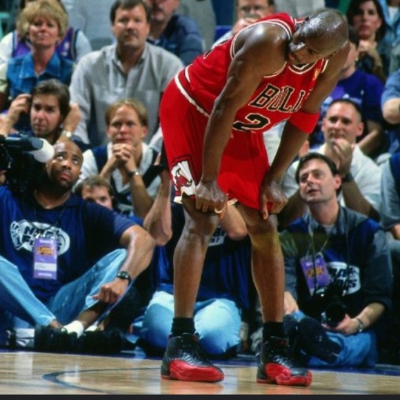 Pre owned Jordan 12 flu games (2016) in good condition. - Picture 2 of 12